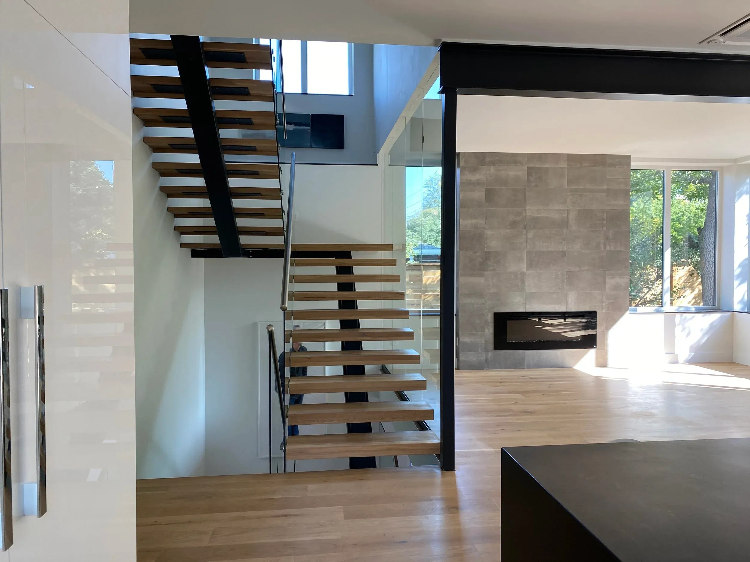 Three-story stairwell with steel stringer